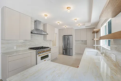827 15th St - steps to Montana Ave in Santa Monica! Photo 1