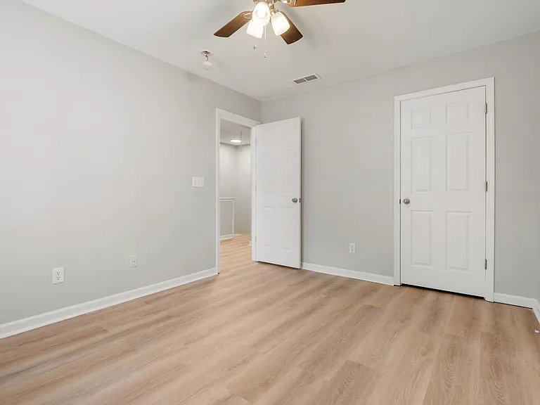 502 Canyon Lake Cir — Photo 20
