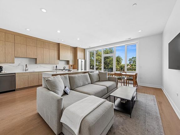 2nd image of 4939 N Damen Ave #404