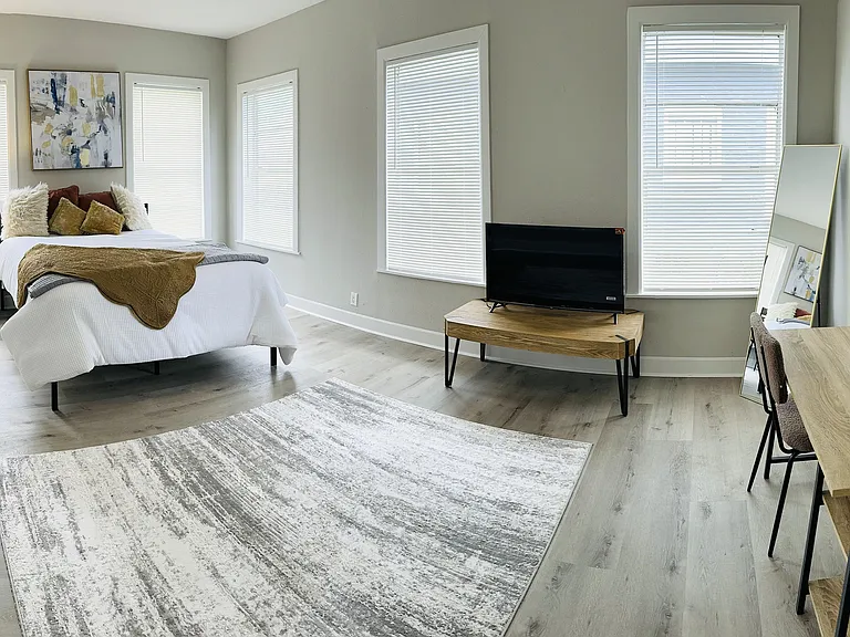 Bedroom #1
Oversize