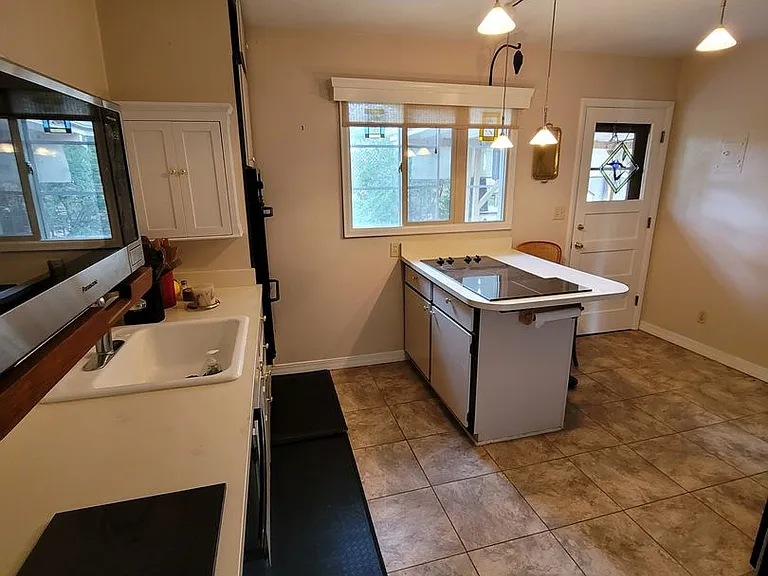 1201 Parkview Blvd — Photo 4