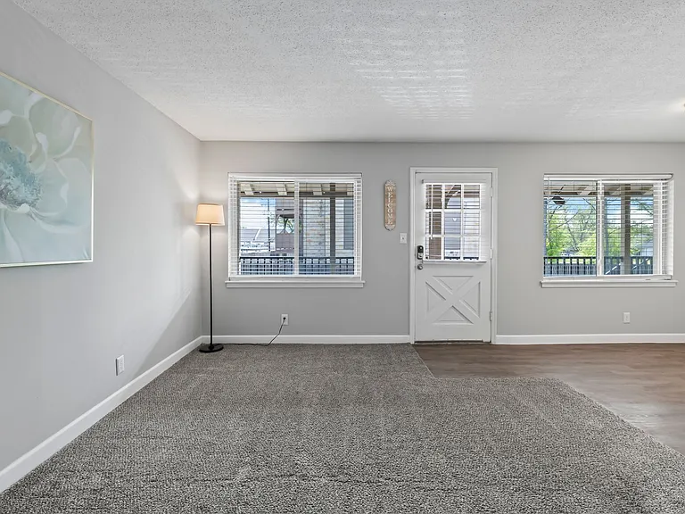 Beautiful Apartments in the heart of Brookside — Photo 21