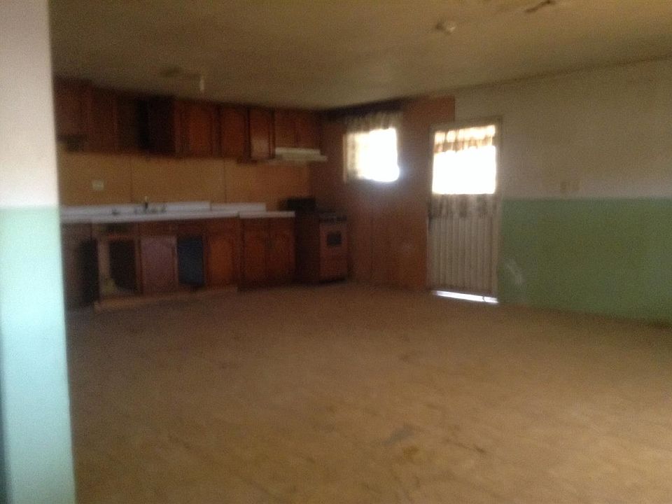 2nd image of 1458 N Santa Fe Dr