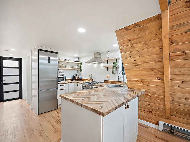 107 Lake Dr E — Photo 25