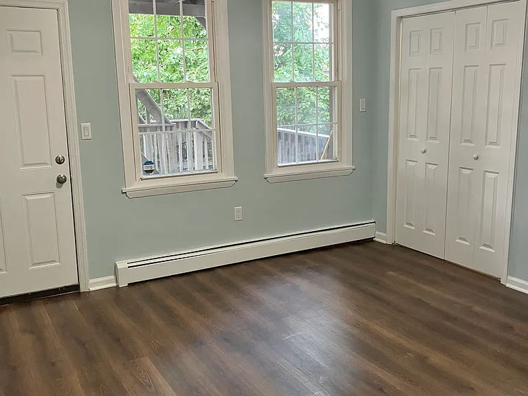 Master Bedroom with En Suite Bathroom & Walk-In Closet