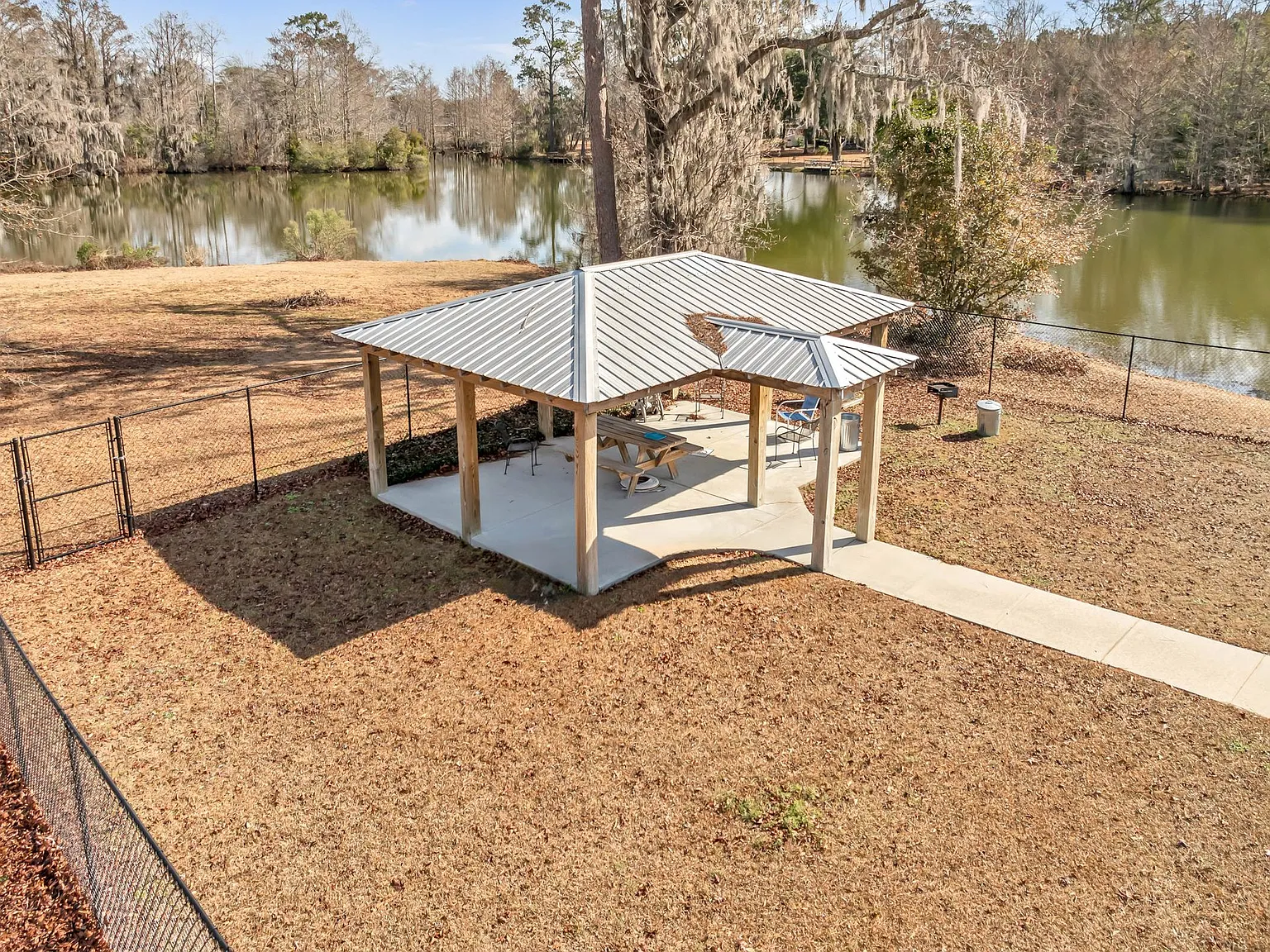 Springlake Apartments — Photo 4