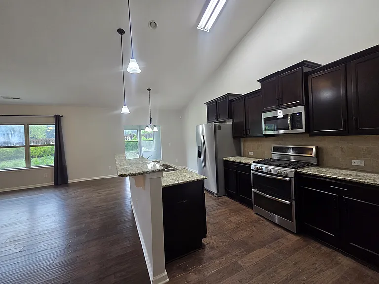 1301 Chimney Ridge Dr — Photo 15
