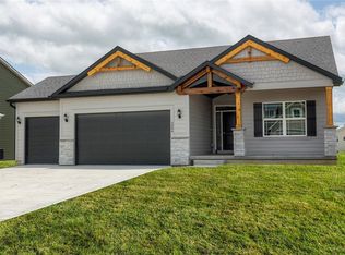 3006 Crest View Cir, Norwalk, IA 50211