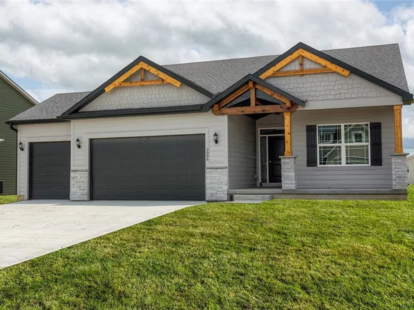 3006 Crest View Cir, Norwalk, IA 50211