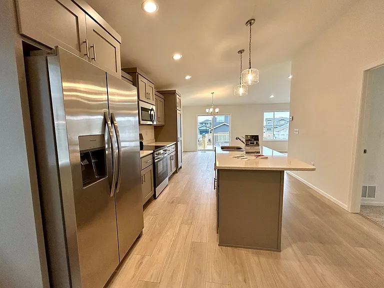873 2nd Ave — Photo 8