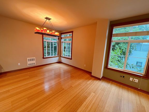 Dining room area (unfurnished)