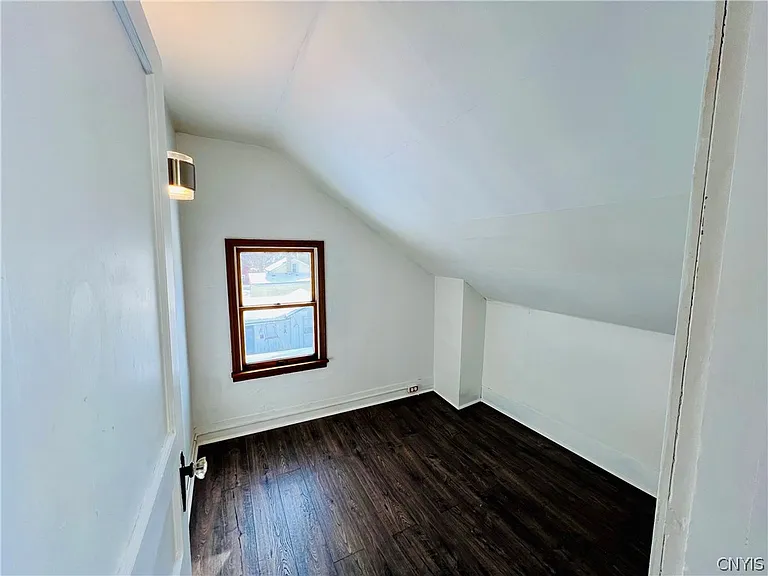 140 E Oneida St — Photo 17