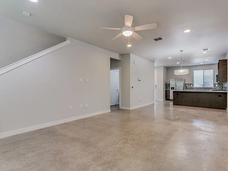 330 Clay St #24 — Photo 16