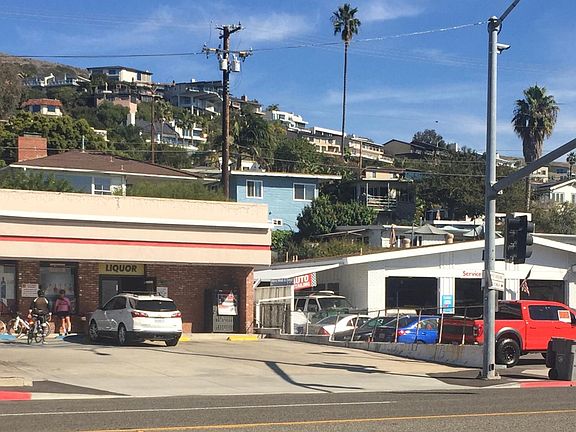 Stop & Go and Shell Station 1.5 blocks