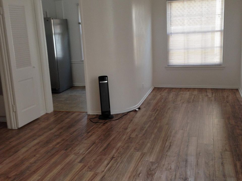 2nd image of 9921 Robbins Dr #10