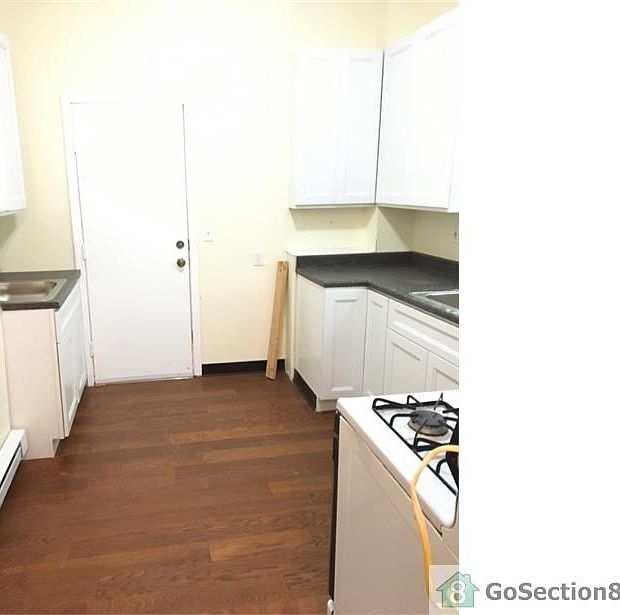 2nd image of 102 Bayview Ave