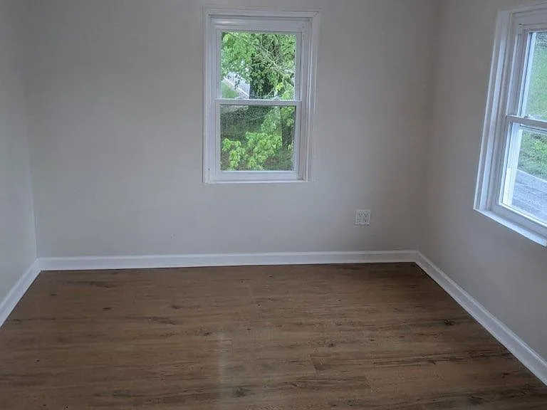 1299 Porters Rd — Photo 2
