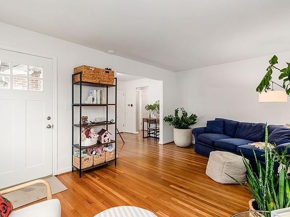 4th image of 2089 Jervis Rd