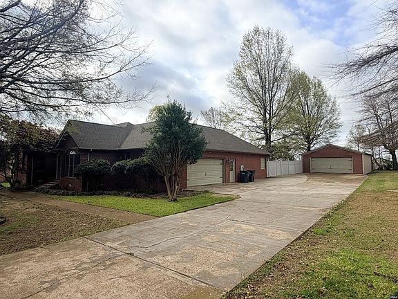 2nd image of 1605 Julie St