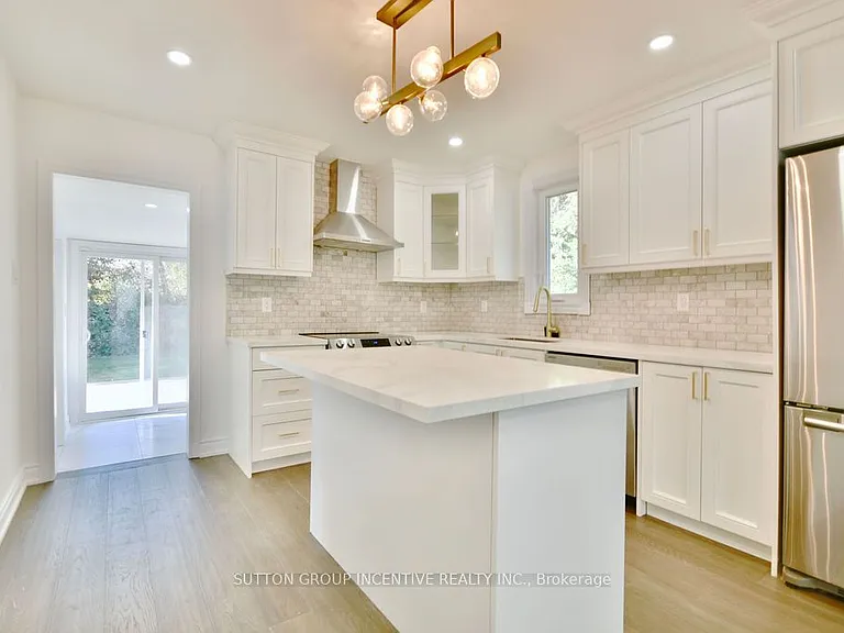 1556 Houston Ave — Photo 16
