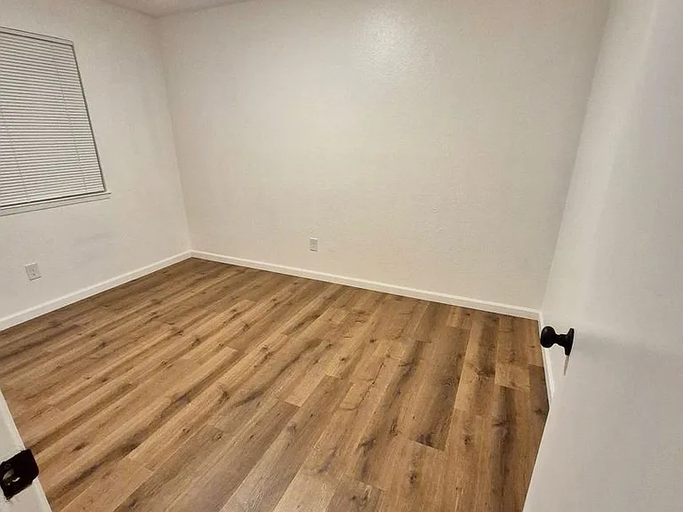 1090 Pinnacles Ave — Photo 7