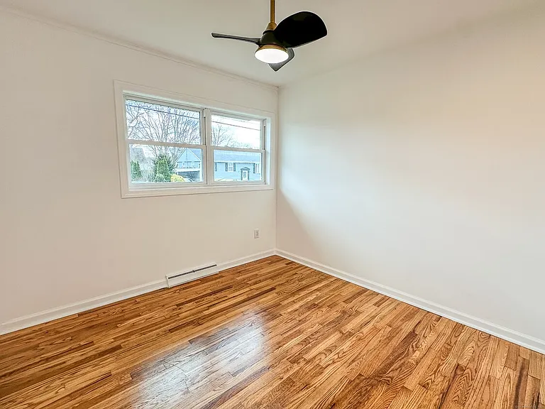 52 Dewey St — Photo 10