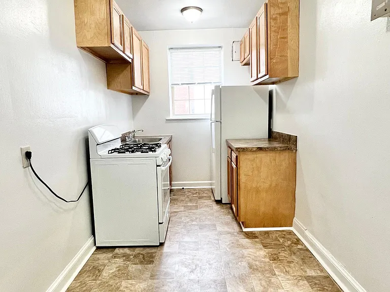 1441 Somerset Pl NW #202 — Photo 4