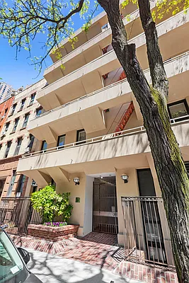 Sold by Compass | media 7