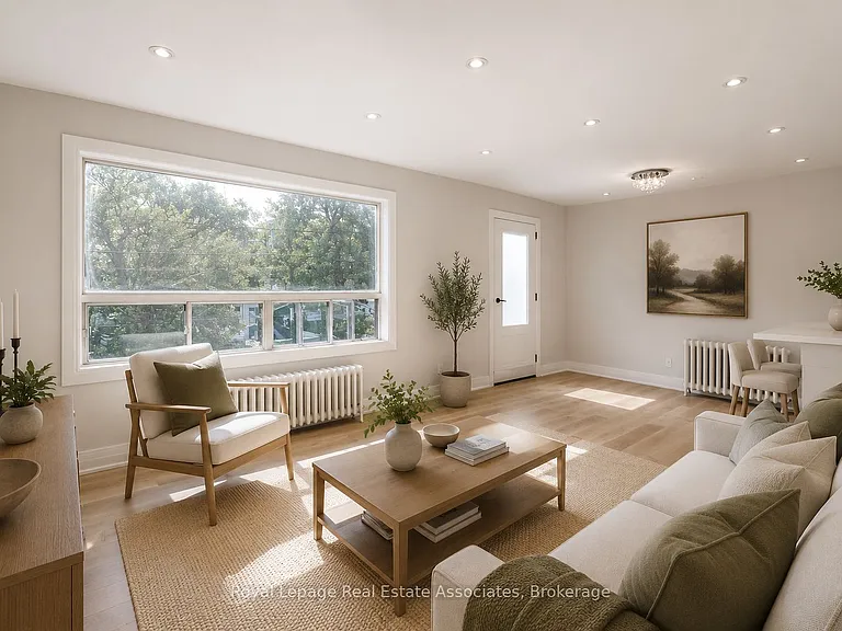 237 Lakeshore Rd E — Photo 2