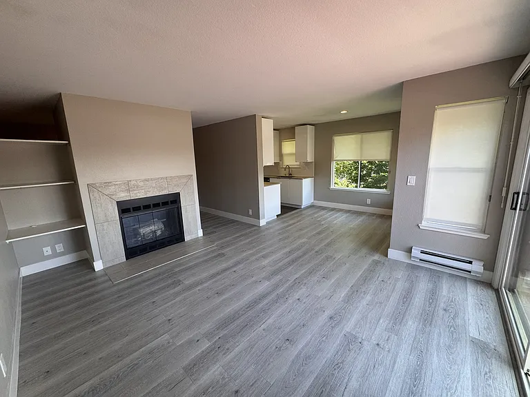 160 Lakeshore Ct — Photo 5