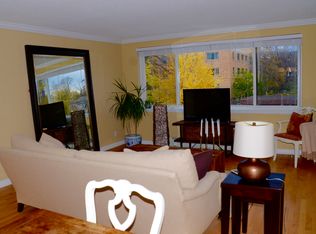 2700 W 44th St APT 303, Minneapolis, MN 55410