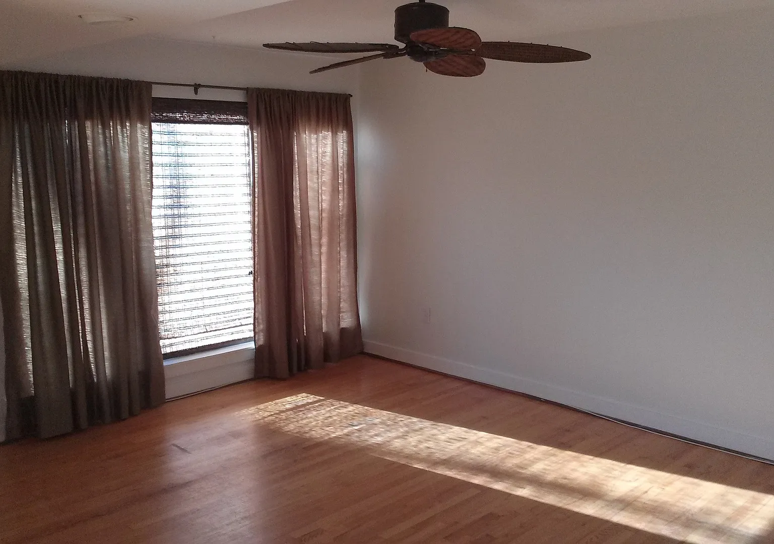 Spacious Four Level Townhome — Photo 2