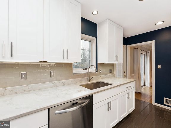 3rd image of 3110 Valley Ln