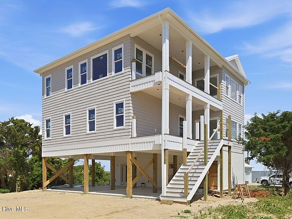 2nd image of 2302 Emerald Drive