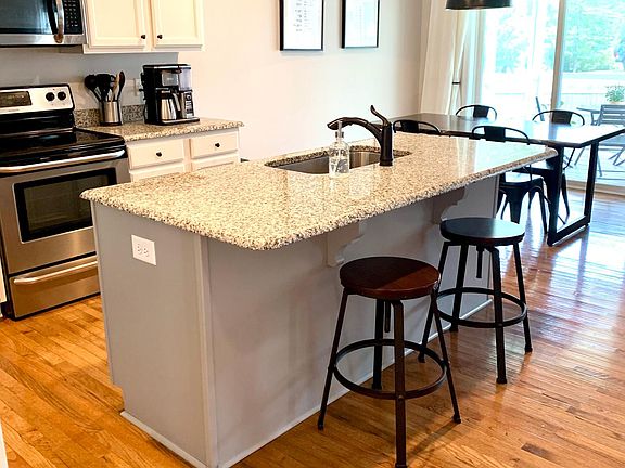 Spacious island for flexible entertaining space