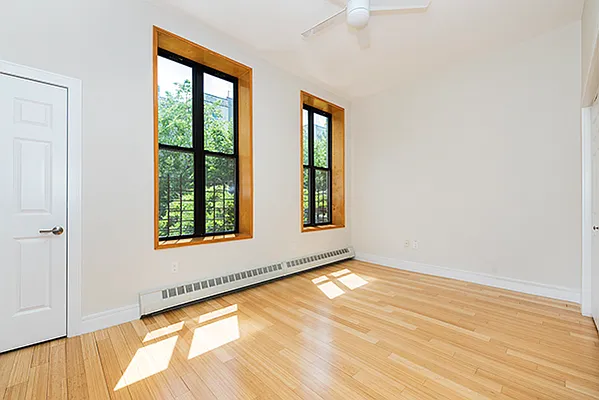 Rented by Perry Associates NYC Inc | media 7