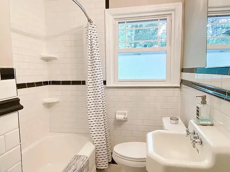 607 Burke Rd NE #A — Photo 12