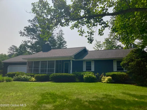 12 Pleasant Lane, Queensbury, NY 12804