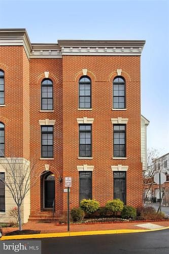 1st image of 486 Harbor Side St
