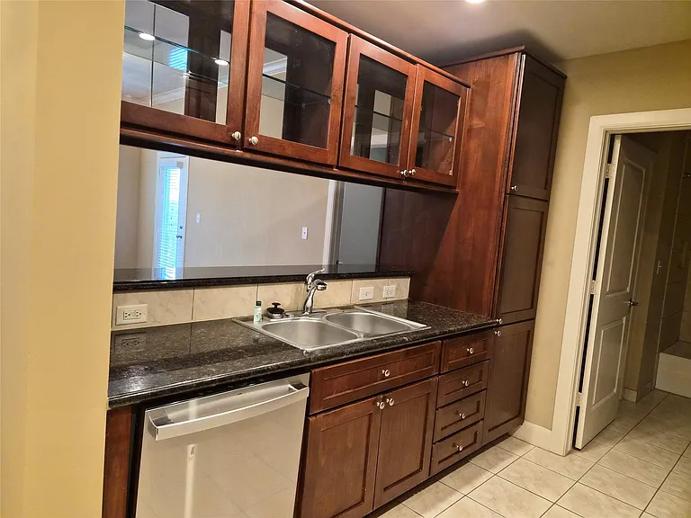 1010 Rosine St #23 — Photo 8