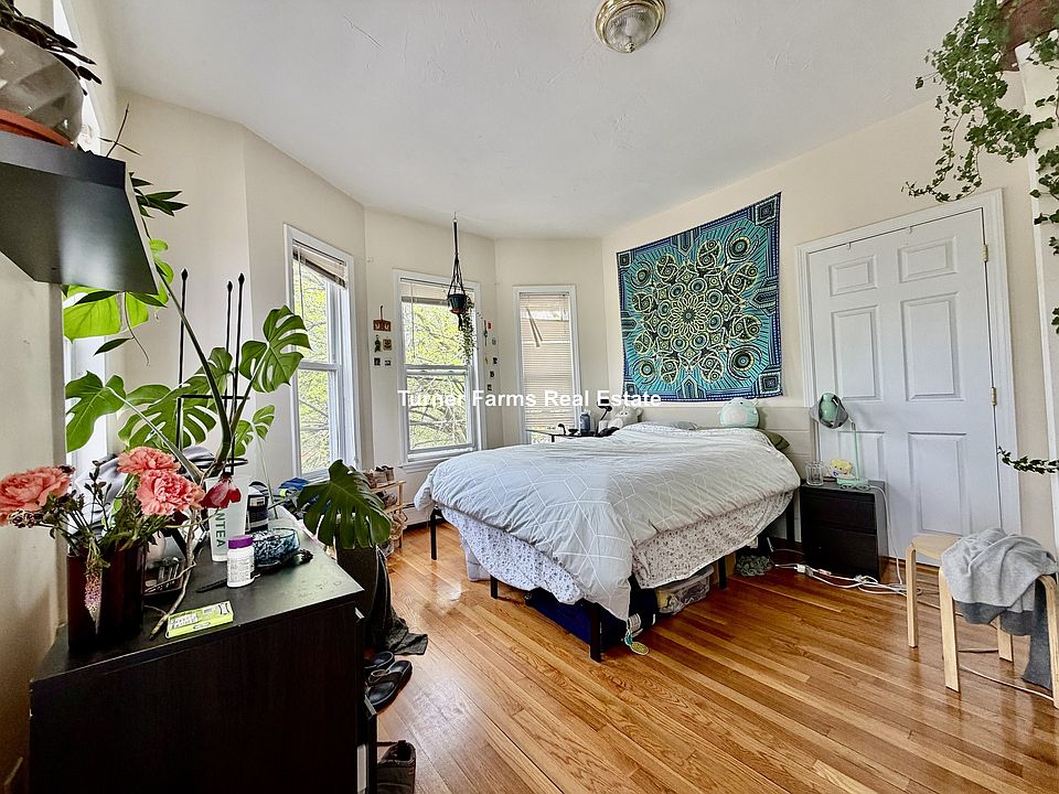 1st image of 38 Bond St APT 3R