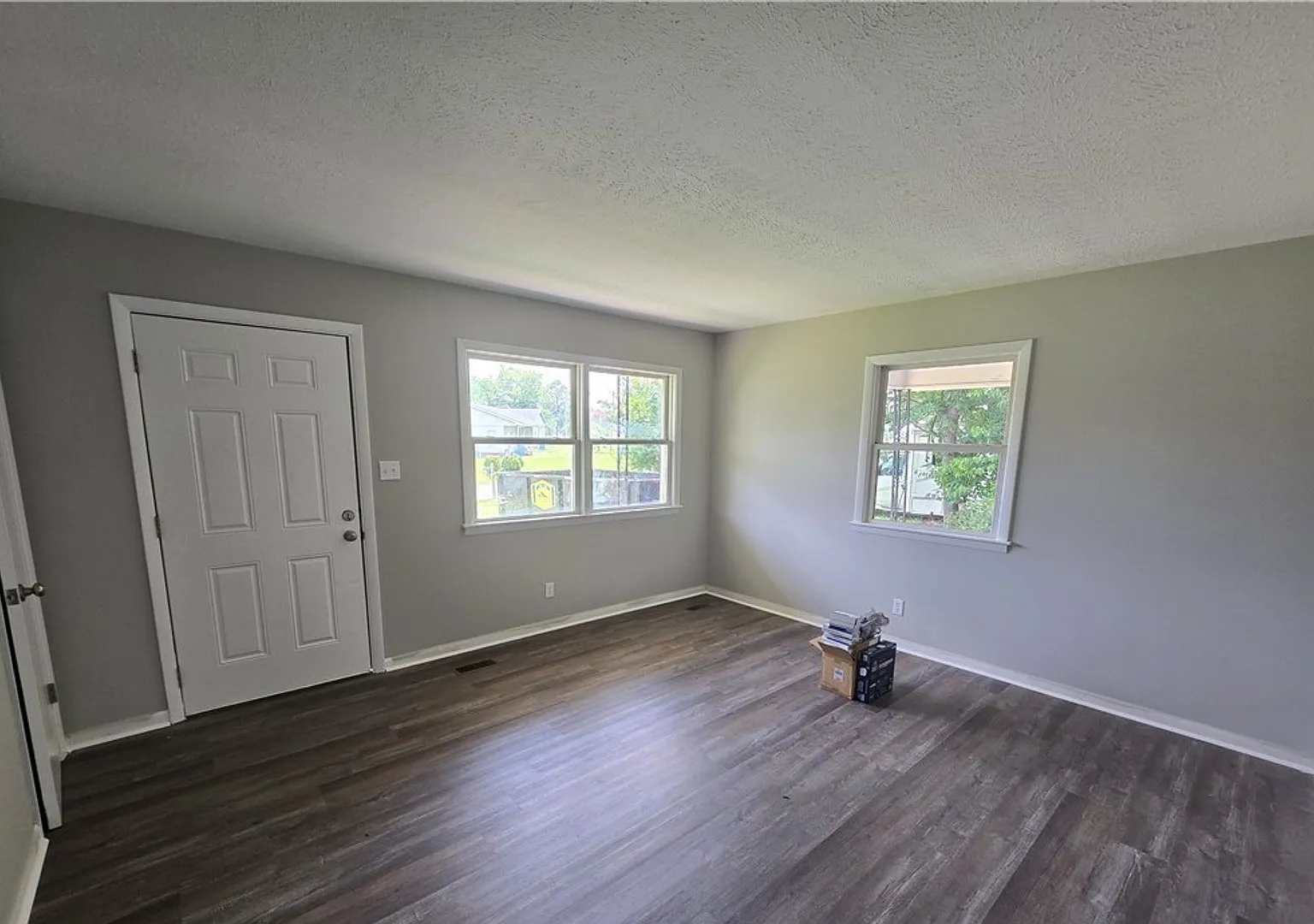 Coming Soon~3 Bedroom, 1.5 Bath Updated Single Family Home — Photo 2