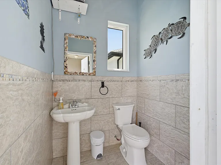 2371 Coral Point Dr — Photo 35