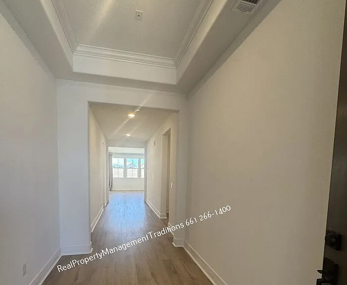 8722 W Tara Ct — Photo 3