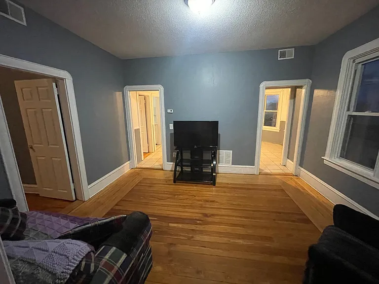 1823 Pleasant St #2 — Photo 7