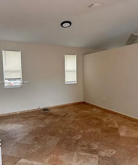 21733 Ingraham Ave — Photo 9