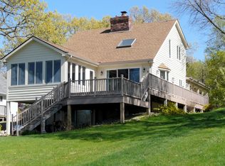 1293 Holiday Dr, Sandwich, IL 60548