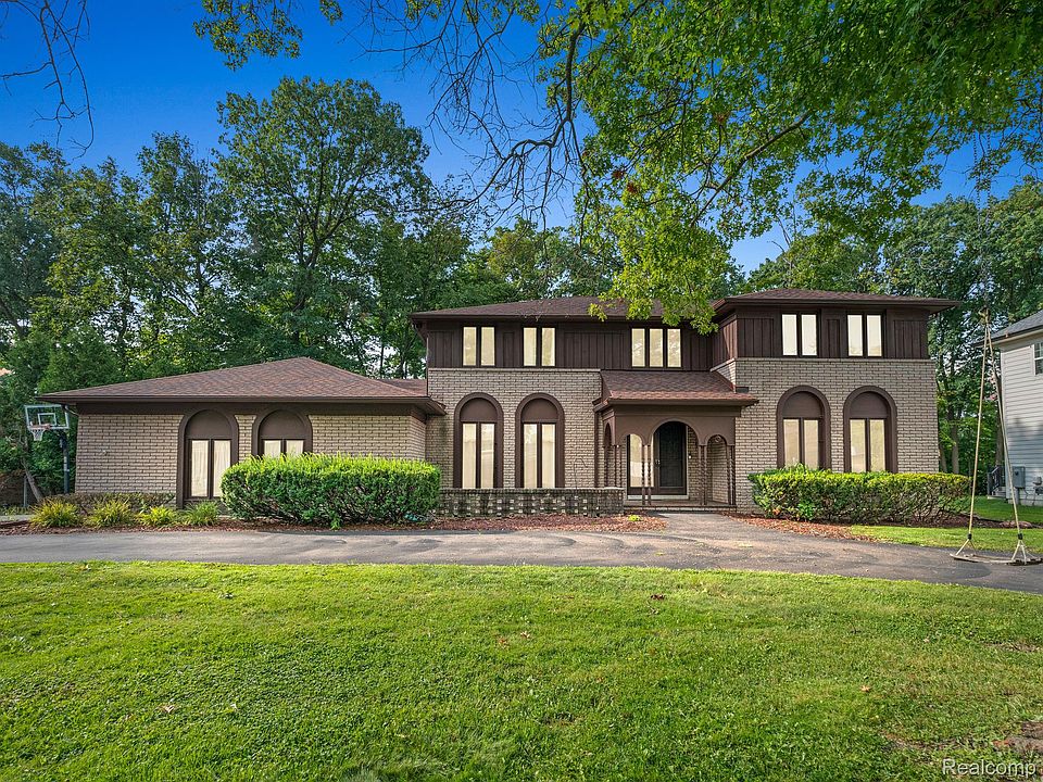 1st image of 22875 Coventry Woods Ln