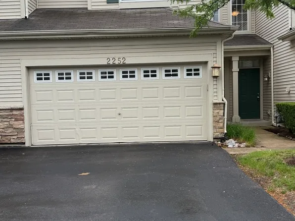 2252 Gallant Fox Cir #2252, Montgomery, IL 60538