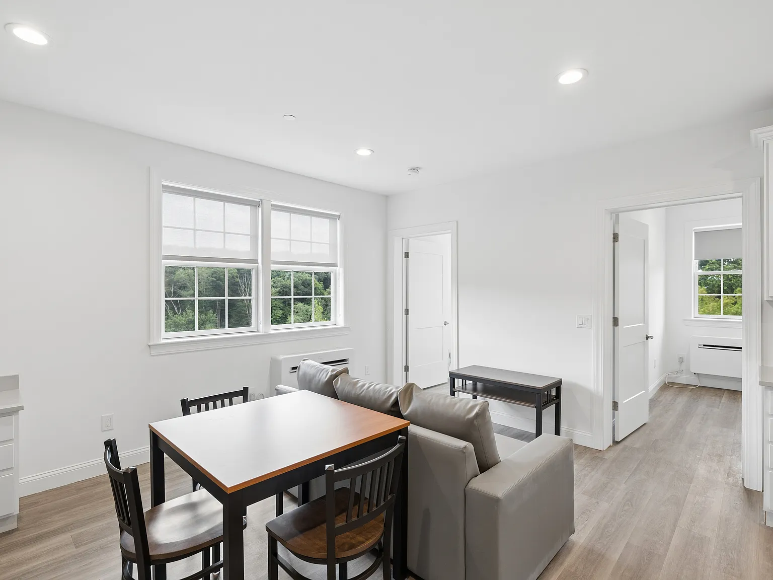 2 bed, 750 sqft, $995 — Photo 3